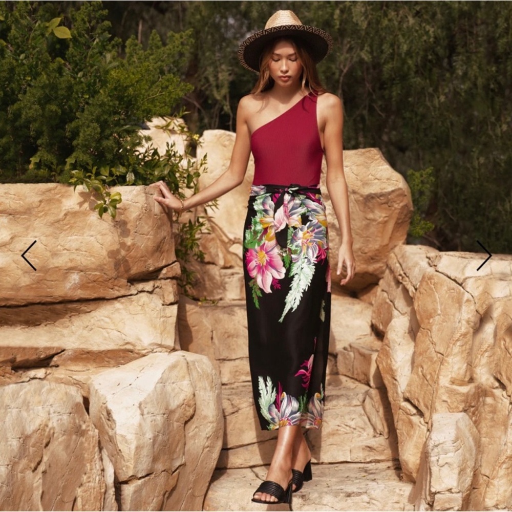 WALTER BAKER Corsica Sarong Magnolia floral pattern